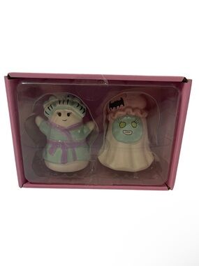 Ghoulish Pinkoween Spa Ghost Salt & Pepper Shakers - NWT **